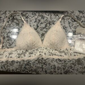 Laced nursing bra